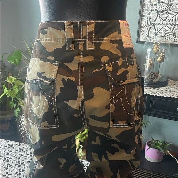 True Religion Camouflage Cargo Men Jeans - Picture 3 of 7